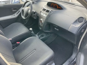 Toyota Yaris 1.3i/KEYLESS/ЧИСТО НОВ СЪЕДИНИТЕЛ/KLIMA/2011, снимка 10