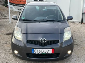 Toyota Yaris 1.3i/KEYLESS/ЧИСТО НОВ СЪЕДИНИТЕЛ/KLIMA/2011, снимка 2