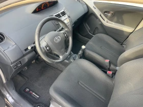 Toyota Yaris 1.3i/KEYLESS/ЧИСТО НОВ СЪЕДИНИТЕЛ/KLIMA/2011, снимка 7
