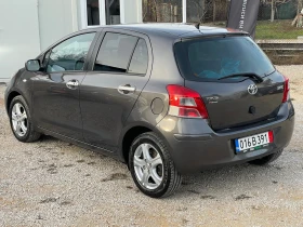 Toyota Yaris 1.3i/KEYLESS/ЧИСТО НОВ СЪЕДИНИТЕЛ/KLIMA/2011, снимка 6