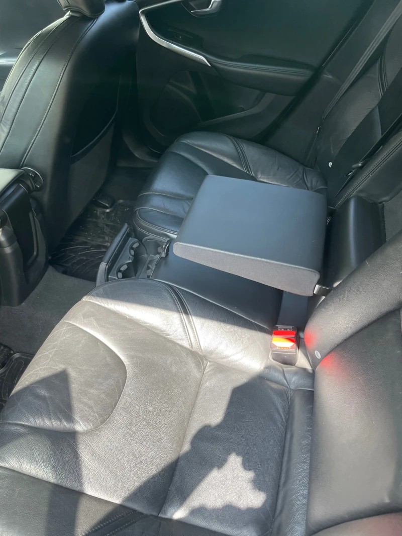 Volvo V40 2.0 D4 177к.с ръчка, снимка 9 - Автомобили и джипове - 51714836