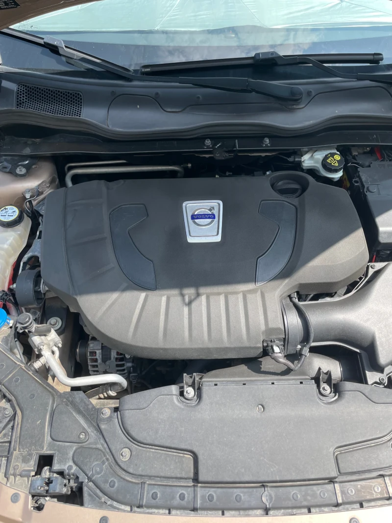 Volvo V40 2.0 D4 177к.с ръчка, снимка 10 - Автомобили и джипове - 51714836
