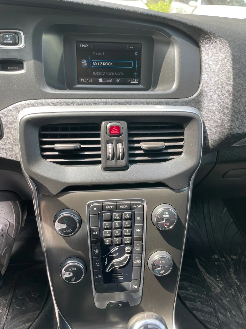 Volvo V40 2.0 D4 177к.с ръчка, снимка 7 - Автомобили и джипове - 51714836