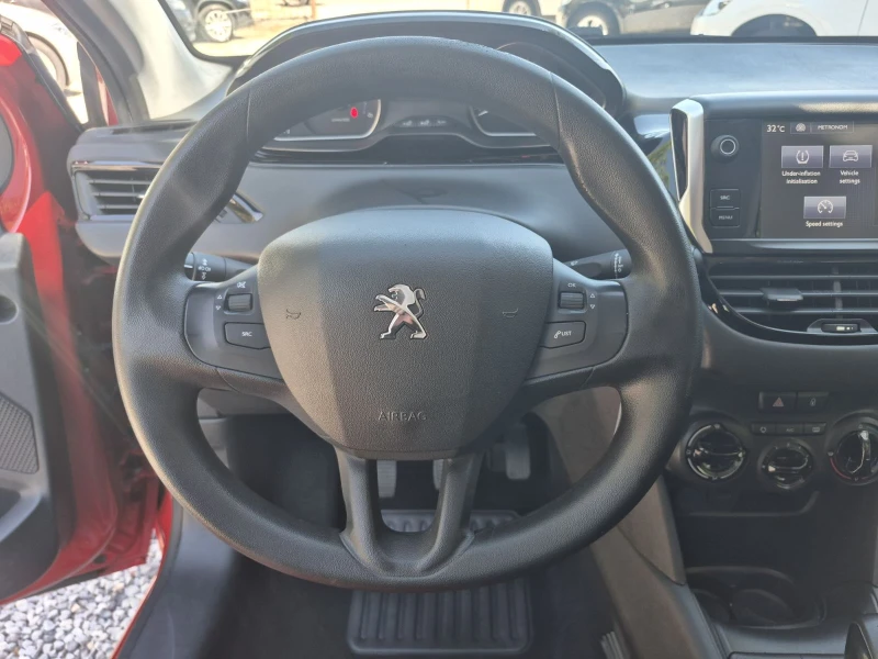 Peugeot 208 1.6HDI, снимка 12 - Автомобили и джипове - 51601196