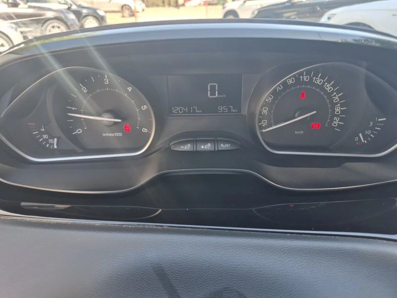 Peugeot 208 1.6HDI, снимка 14 - Автомобили и джипове - 51601196