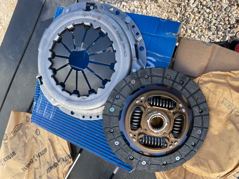 Toyota Yaris 1.3i/KEYLESS/ЧИСТО НОВ СЪЕДИНИТЕЛ/KLIMA/2011, снимка 14 - Автомобили и джипове - 52877578