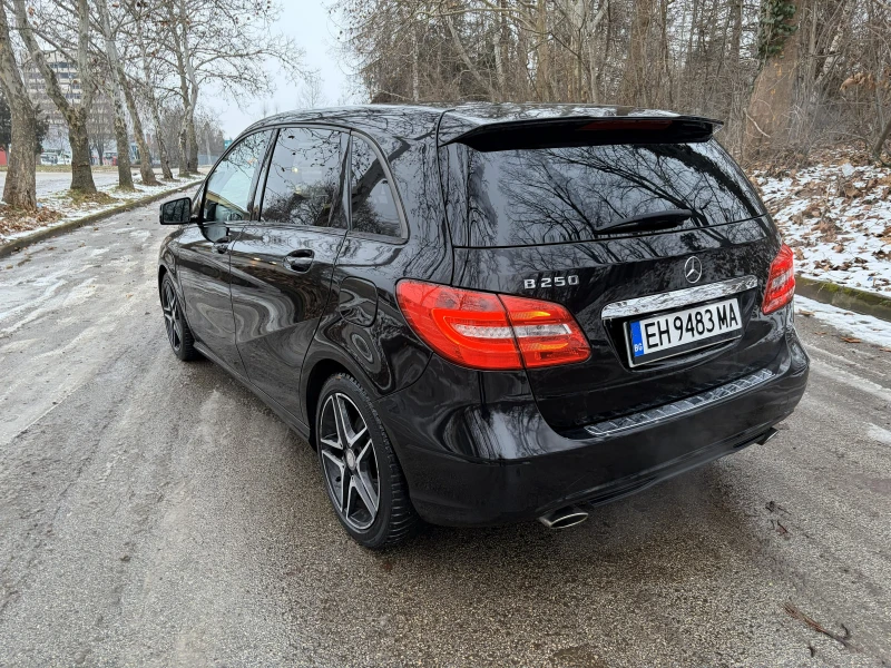 Mercedes-Benz B 250 Premium, снимка 9 - Автомобили и джипове - 53231504