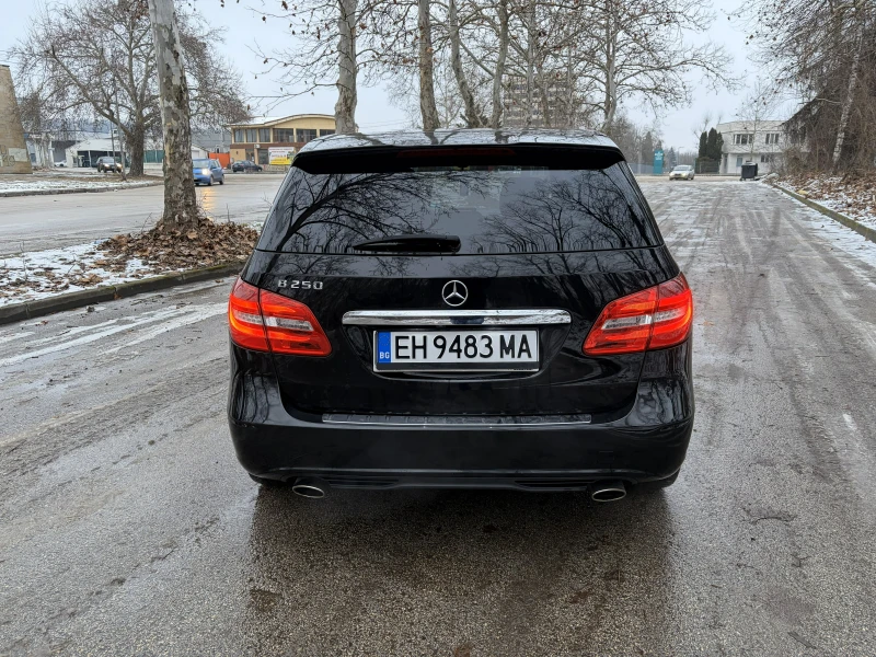Mercedes-Benz B 250 Premium, снимка 8 - Автомобили и джипове - 53231504
