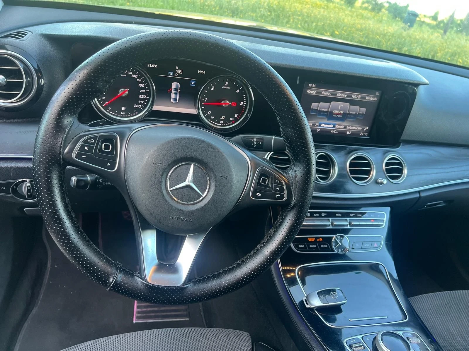 Mercedes-Benz E 220 9G Tronik 360 kameri - изображение 7