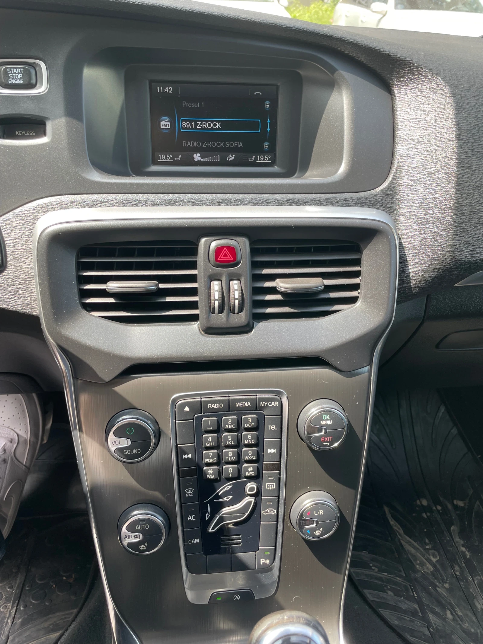 Volvo V40 2.0 D4 177к.с ръчка - изображение 7