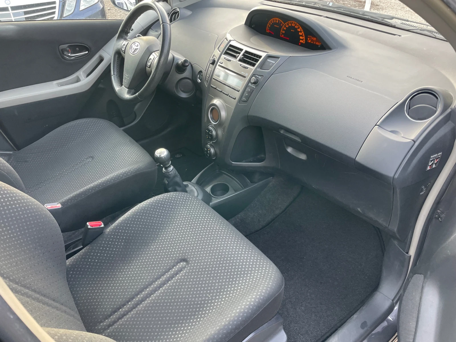 Toyota Yaris 1.3i/KEYLESS/����� ��� ����������/KLIMA/2011 | Mobile.bg � ����������� 10