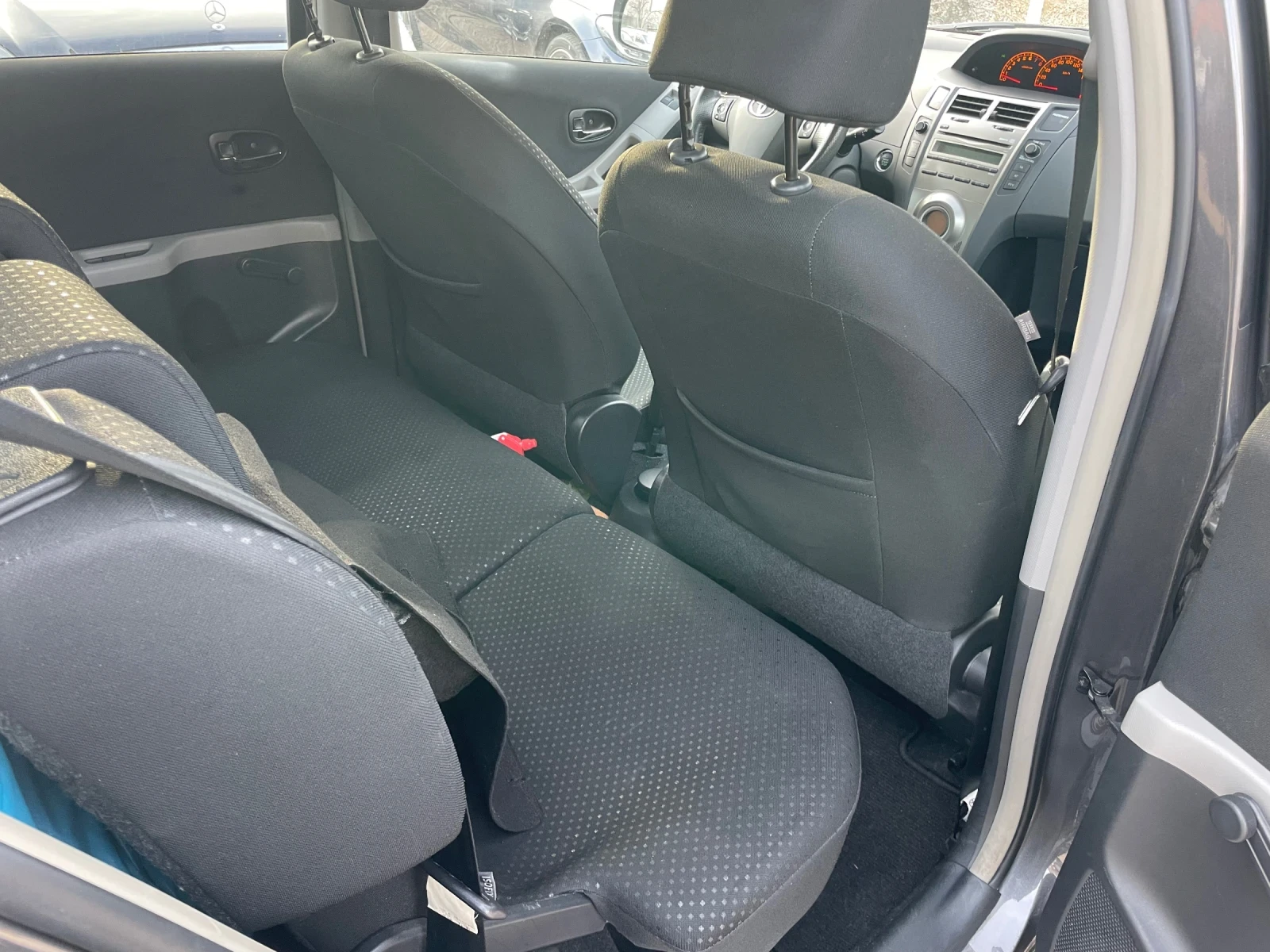 Toyota Yaris 1.3i/KEYLESS/����� ��� ����������/KLIMA/2011 | Mobile.bg � ����������� 9