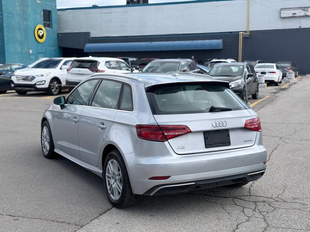 Audi A3 Sportsback e-tron Авто Кредит (ЦЕНА ДО БГ), снимка 3 - Автомобили и джипове - 53839329