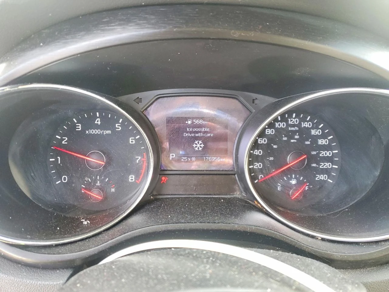 Kia Carnival Sedona Lx, снимка 9 - Автомобили и джипове - 53912690