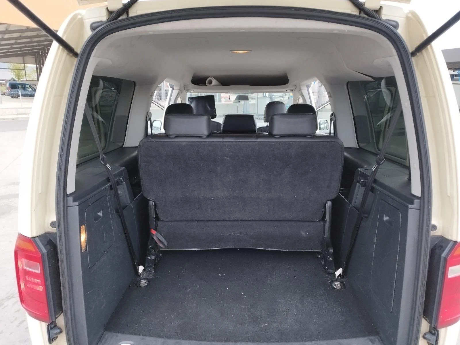 VW Caddy, снимка 11 - Автомобили и джипове - 54359825