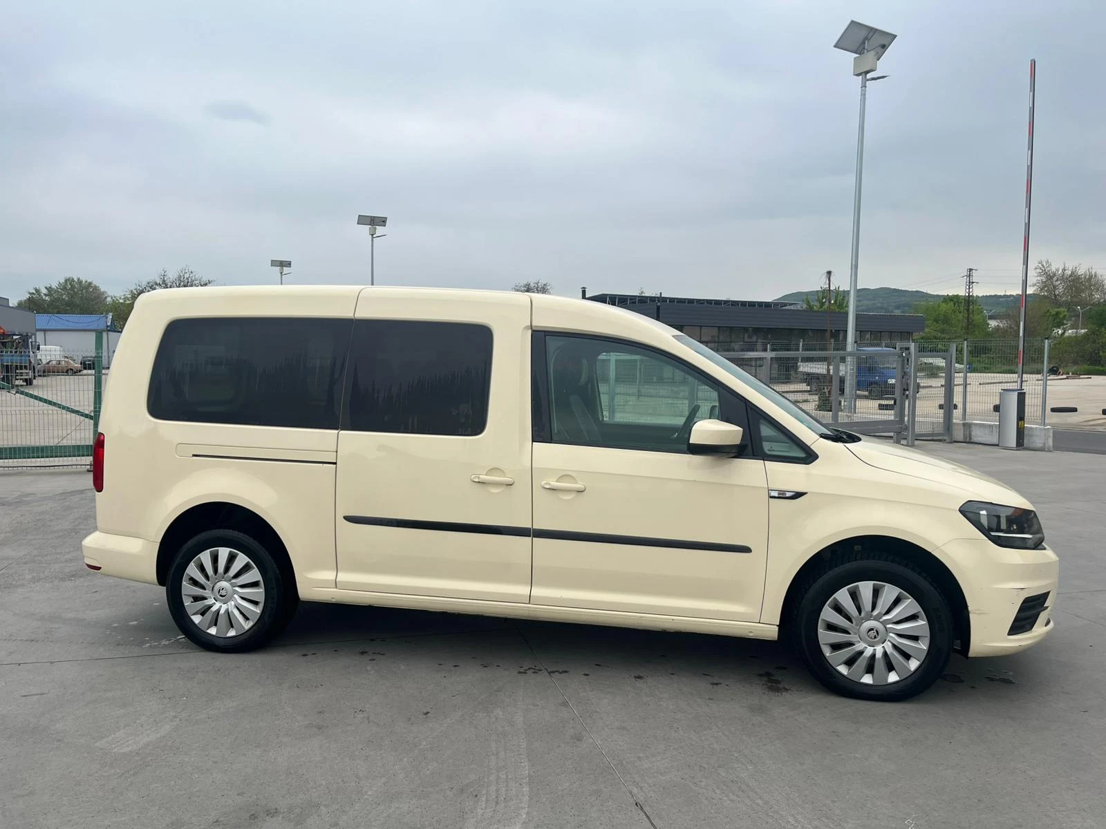 VW Caddy, снимка 2 - Автомобили и джипове - 54359825