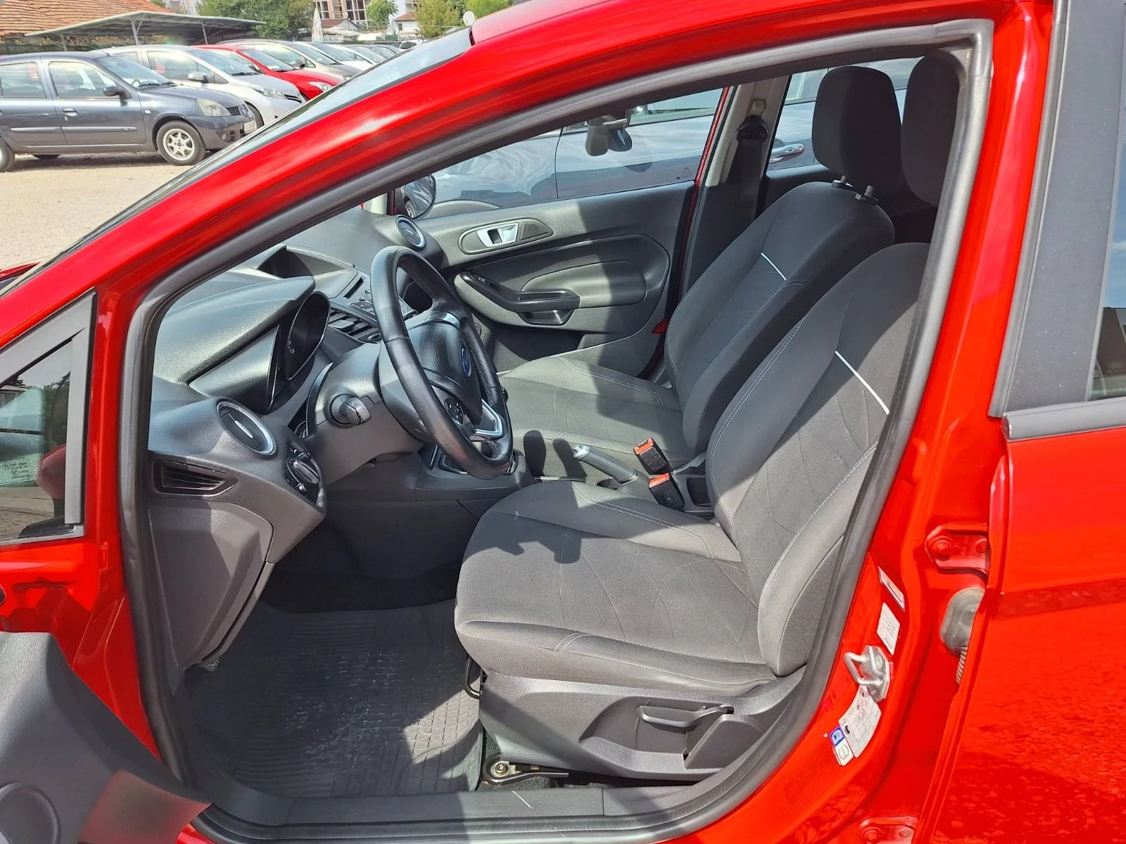 Ford Fiesta 1.25 перфектна, снимка 6 - Автомобили и джипове - 54512221