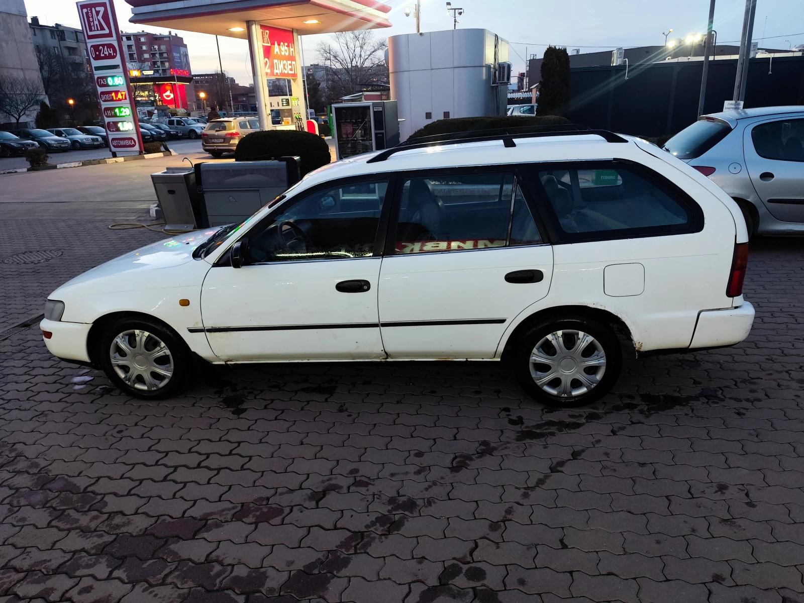 Toyota Corolla 2.0D, снимка 4 - Автомобили и джипове - 54620618