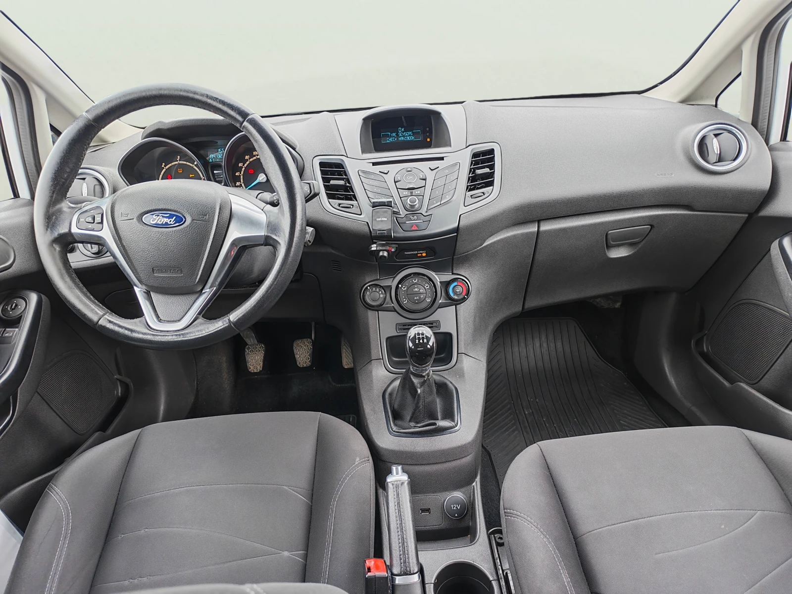 Ford Fiesta 1.5 TDCi 75 PS M5, снимка 11 - Автомобили и джипове - 54647059