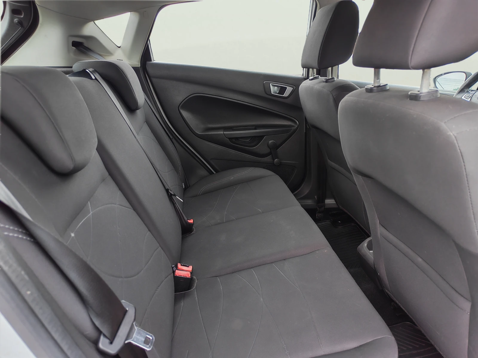 Ford Fiesta 1.5 TDCi 75 PS M5, снимка 10 - Автомобили и джипове - 54647059