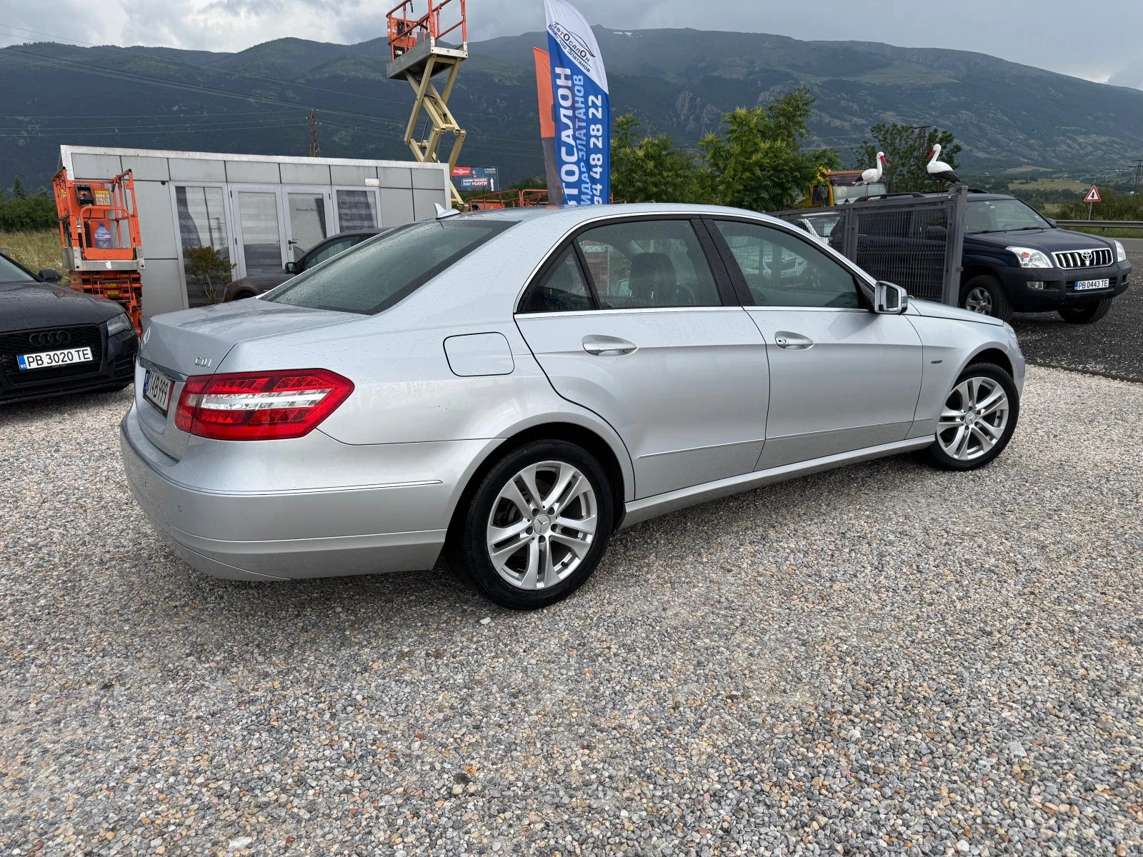 Mercedes-Benz E 220 CDI, снимка 2 - Автомобили и джипове - 54869755