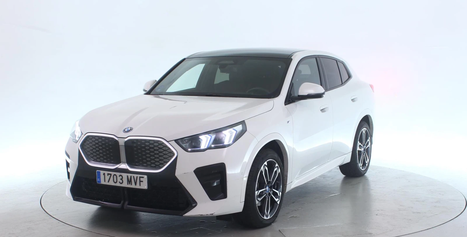 BMW iX2 eDrive20 M Sport, снимка 2 - Автомобили и джипове - 54959504