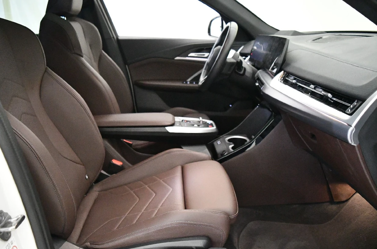 BMW iX2 eDrive20 M Sport, снимка 11 - Автомобили и джипове - 54959504
