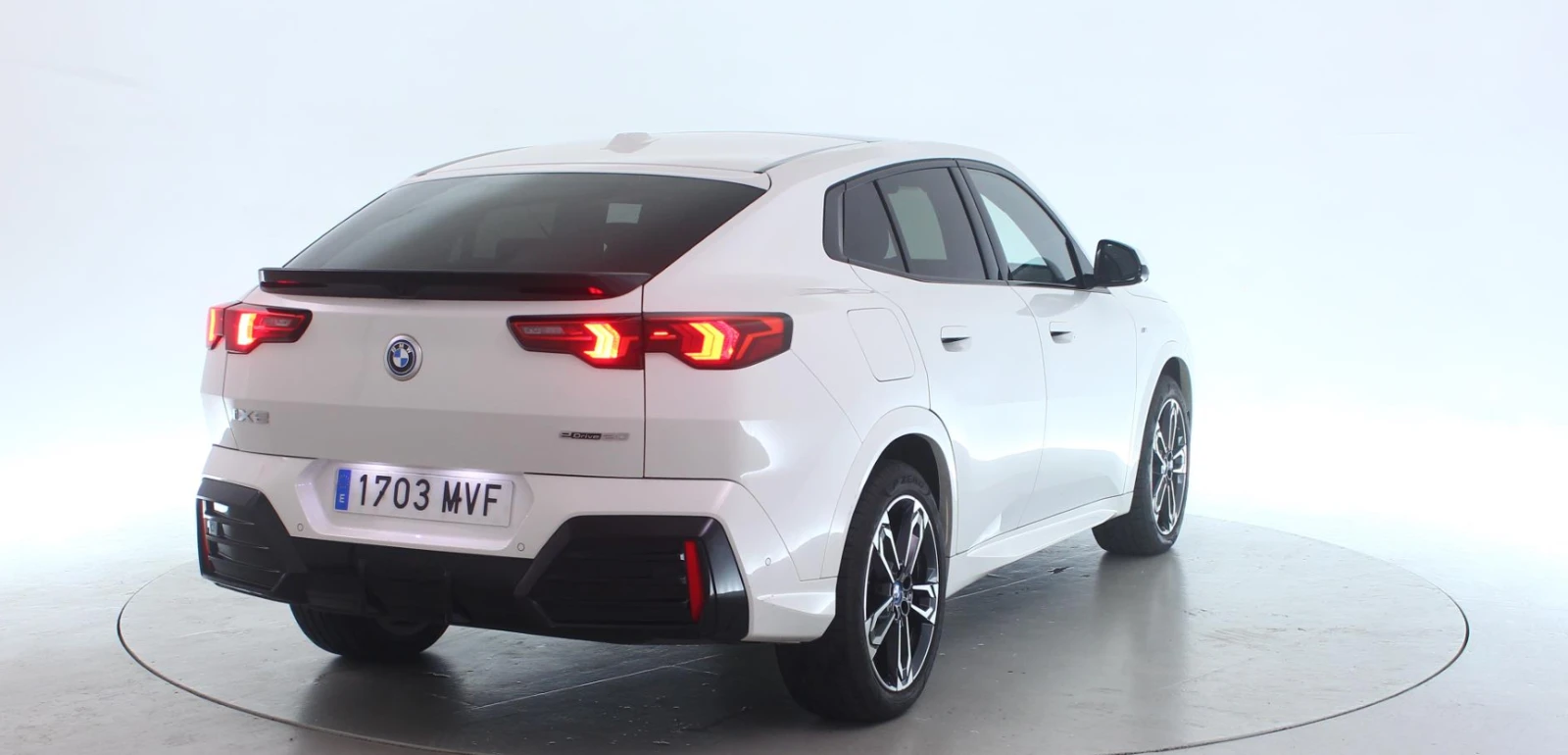 BMW iX2 eDrive20 M Sport, снимка 4 - Автомобили и джипове - 54959504