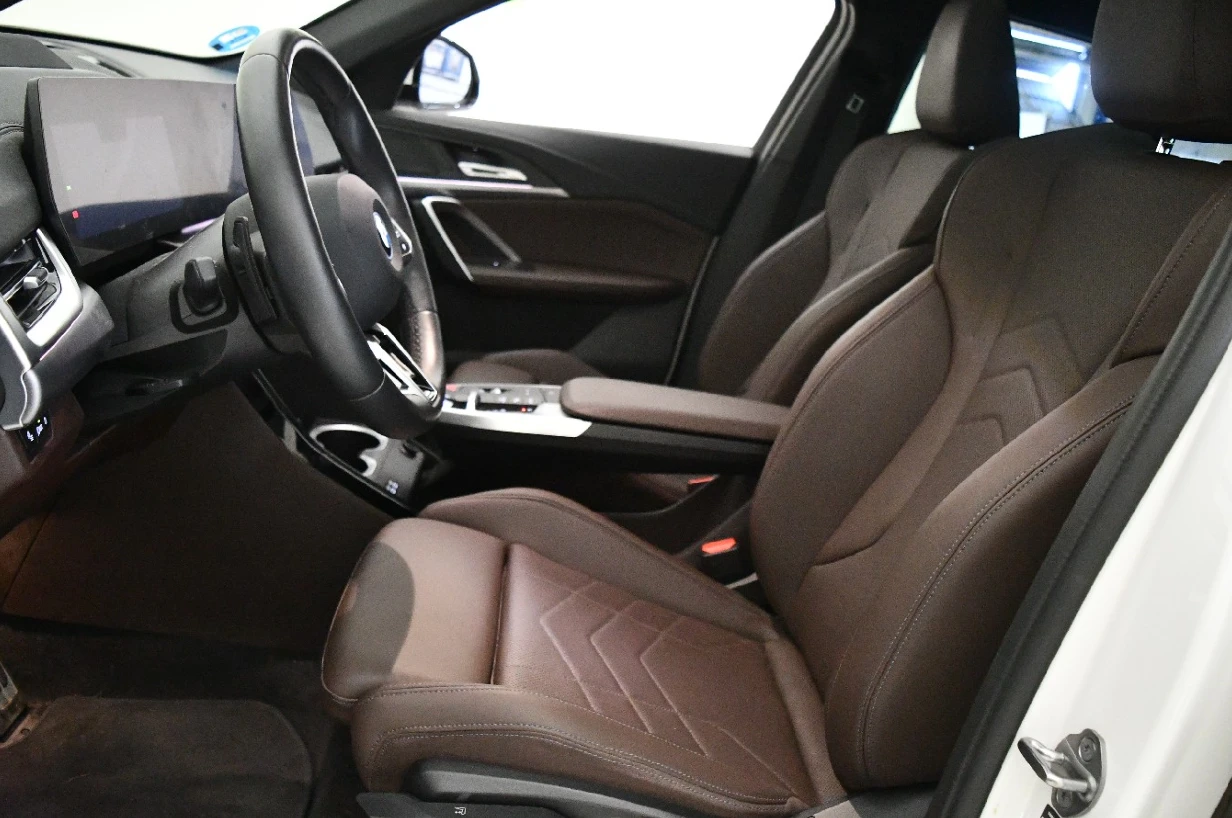 BMW iX2 eDrive20 M Sport, снимка 10 - Автомобили и джипове - 54959504