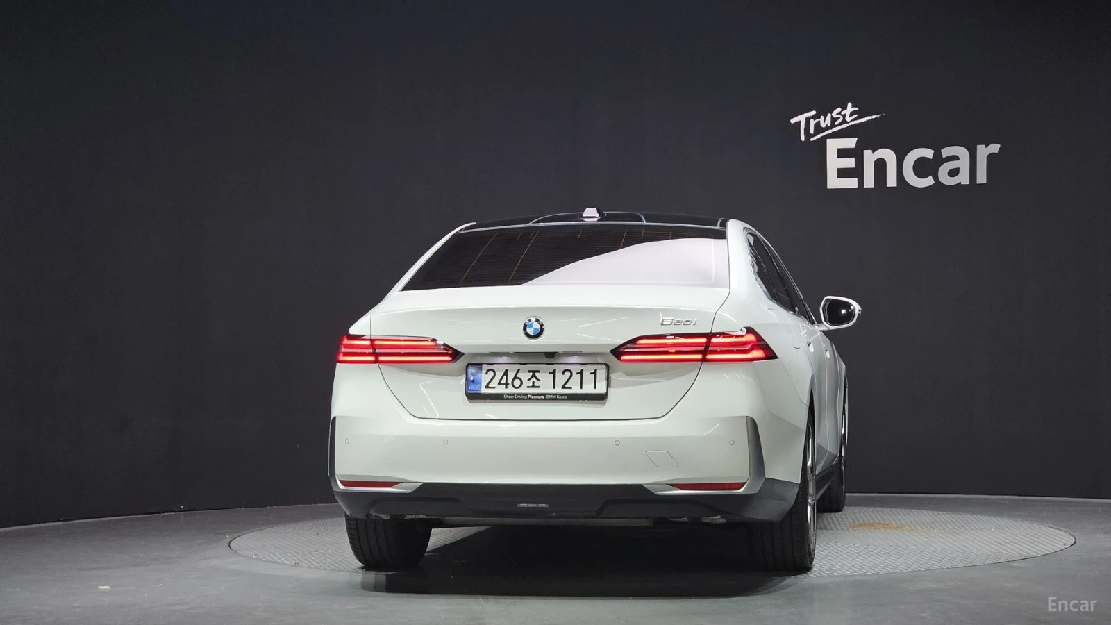 BMW 520 ПАМЕТ* ПОДГЕВ* ОБДУХВАНЕ* 360 КАМЕРА* HEADUP, снимка 4 - Автомобили и джипове - 55424373