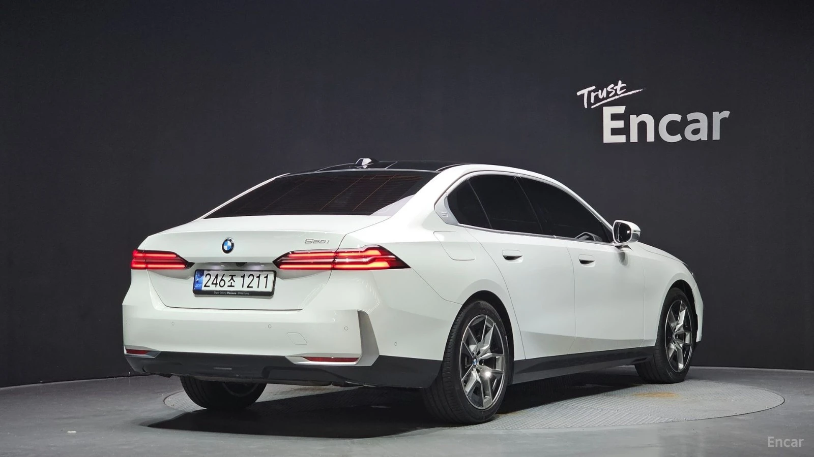 BMW 520 ПАМЕТ* ПОДГЕВ* ОБДУХВАНЕ* 360 КАМЕРА* HEADUP, снимка 2 - Автомобили и джипове - 55424373