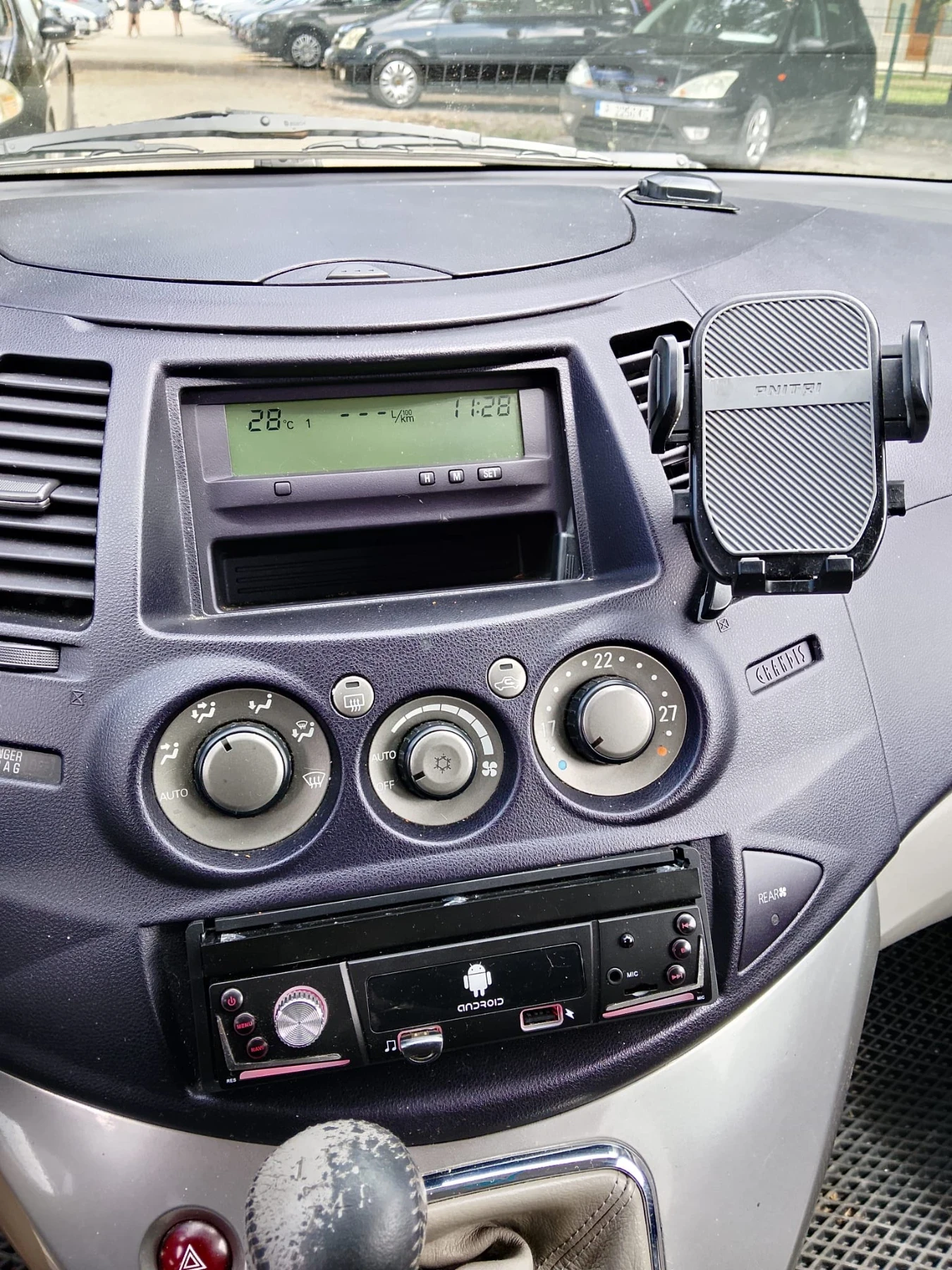 Mitsubishi Grandis, снимка 13 - Автомобили и джипове - 55530918