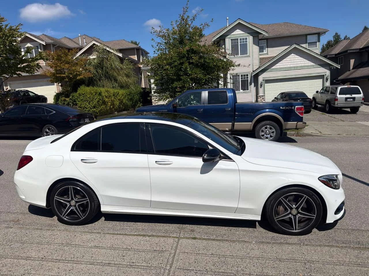 Mercedes-Benz C 300 * АВТОКРЕДИТ БЕЗ ПЪРВОНАЧАЛНА ВНОСКА* , снимка 3 - Автомобили и джипове - 55621308