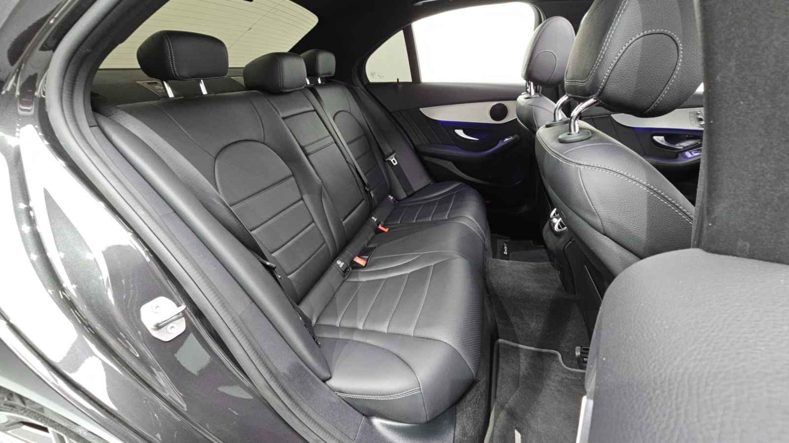 Mercedes-Benz C 200 AMG Line | Adaptive Cruise | Sunroof | Memory, снимка 8 - Автомобили и джипове - 56130569