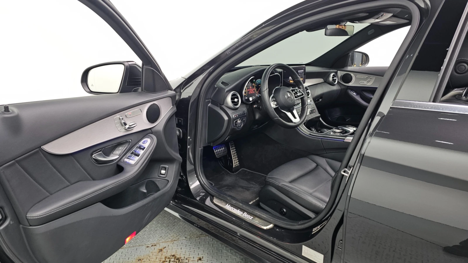 Mercedes-Benz C 200 AMG Line | Adaptive Cruise | Sunroof | Memory, снимка 7 - Автомобили и джипове - 56130569