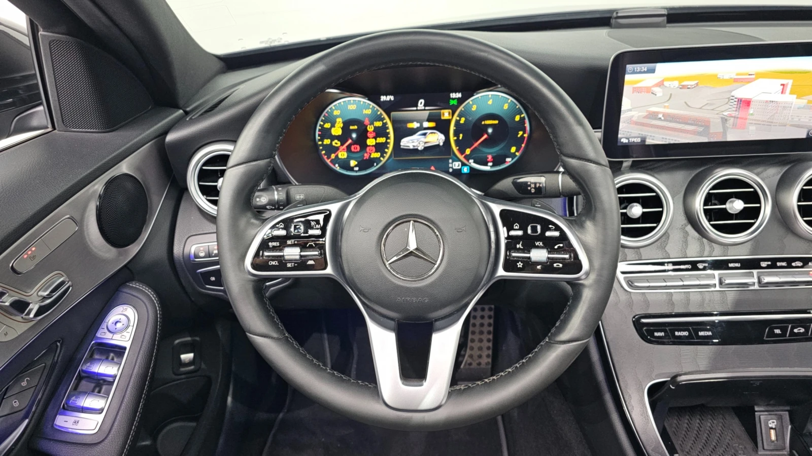 Mercedes-Benz C 200 AMG Line | Adaptive Cruise | Sunroof | Memory, снимка 10 - Автомобили и джипове - 56130569