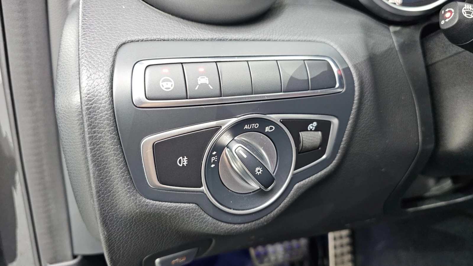 Mercedes-Benz C 200 AMG Line | Adaptive Cruise | Sunroof | Memory, снимка 14 - Автомобили и джипове - 56130569