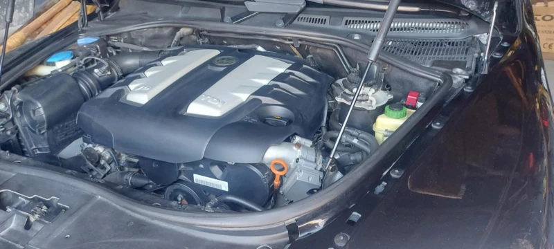 VW Touareg, снимка 10 - Автомобили и джипове - 52584194