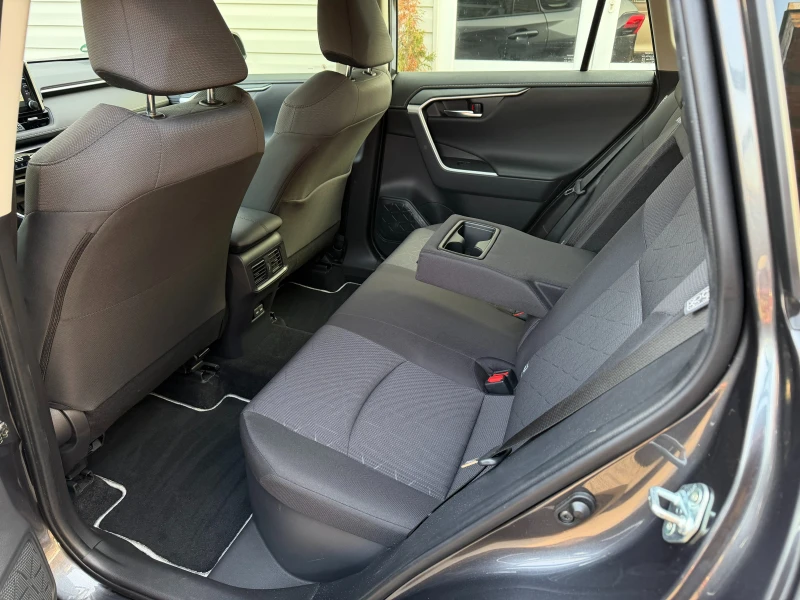 Toyota Rav4 2.5 Hybrid* СЕРВИЗНА КНИЖКА С ПЪЛНА ИСТОРИЯ, снимка 9 - Автомобили и джипове - 52847711