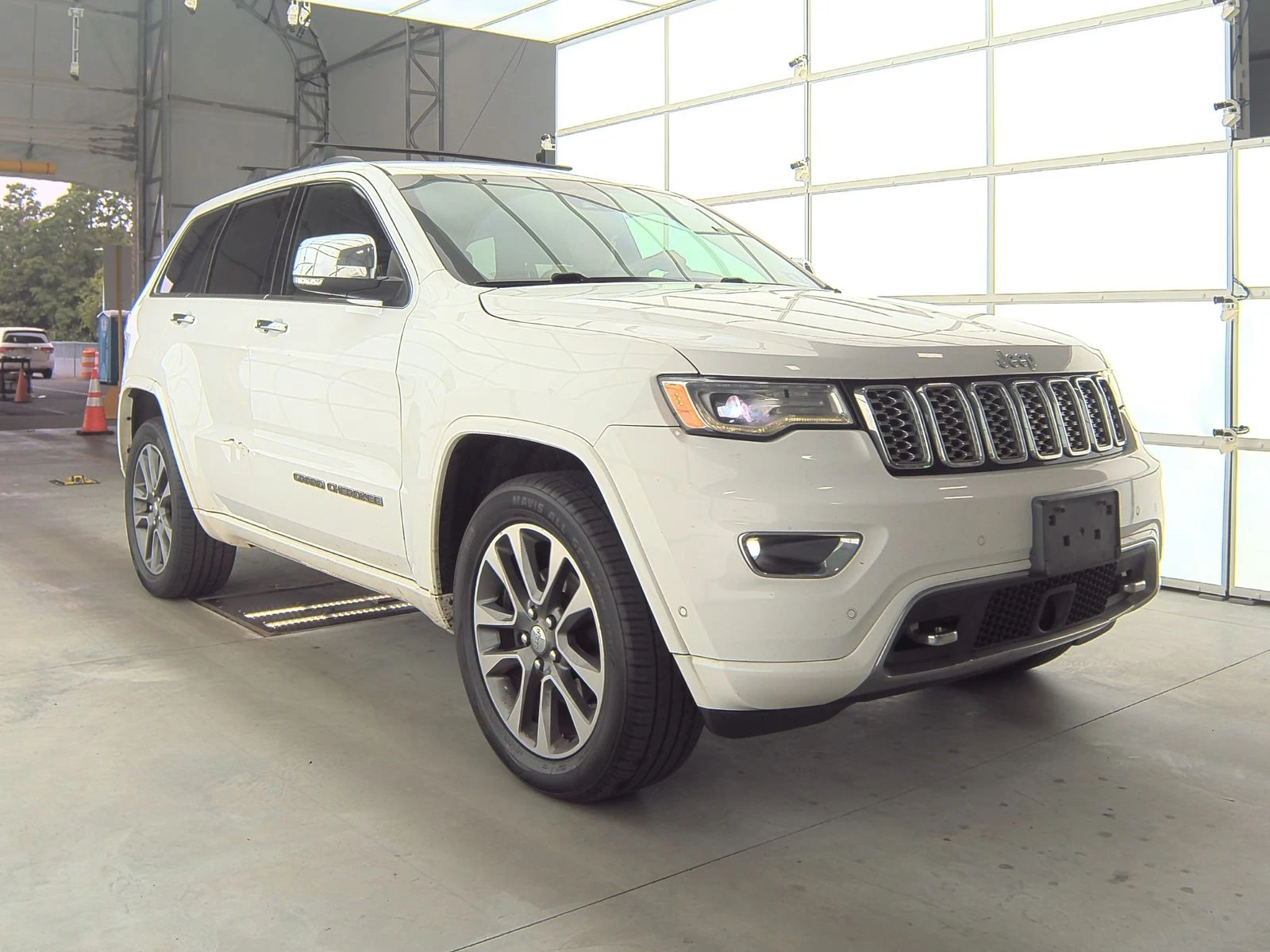 Jeep Grand cherokee OVERLAND* 8ZF* DIGITAL* ОБДУХ* ДИСТРОНИК* KEYLESS* - изображение 3