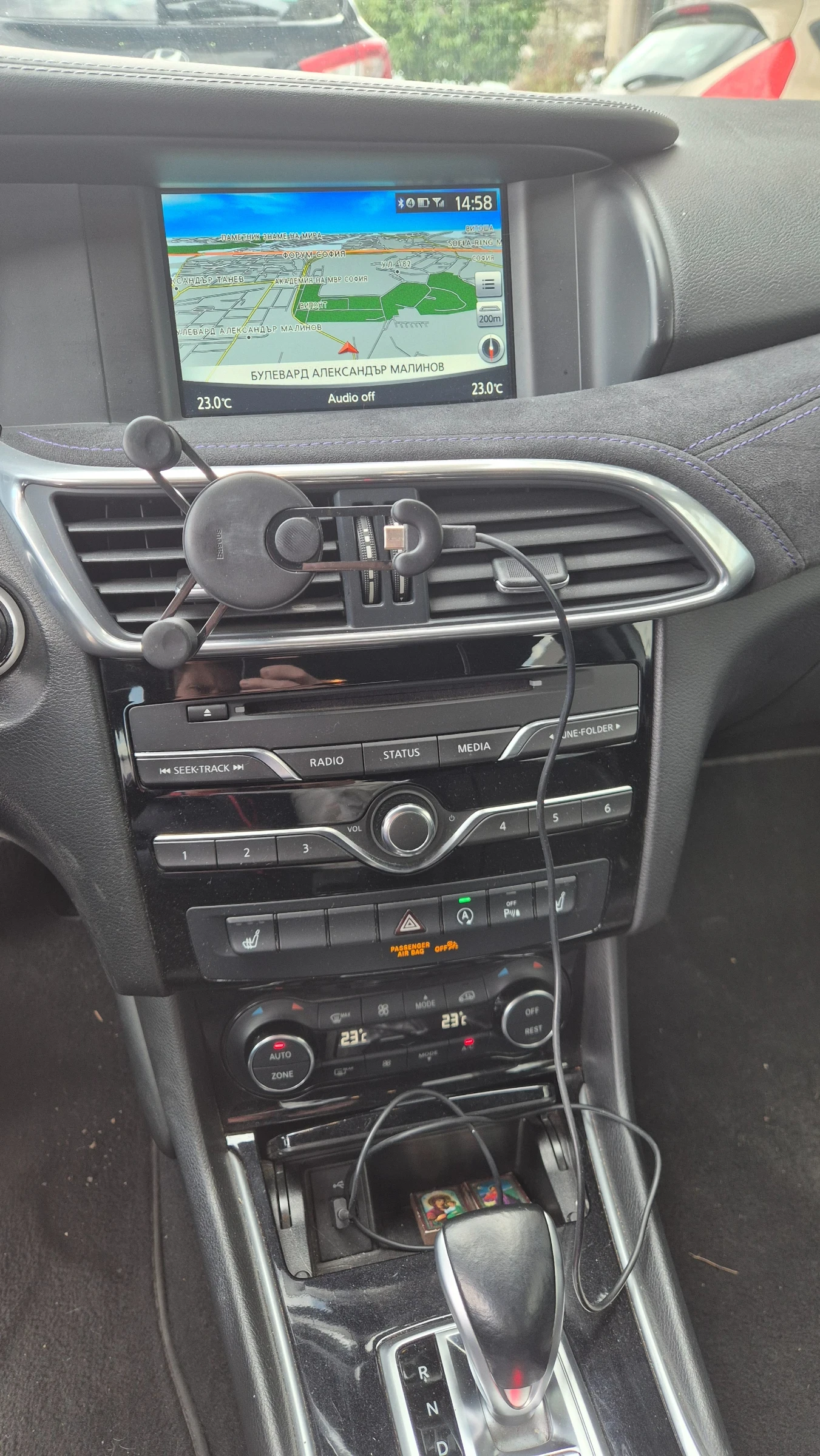 Infiniti Q30 S, снимка 11 - Автомобили и джипове - 53987922