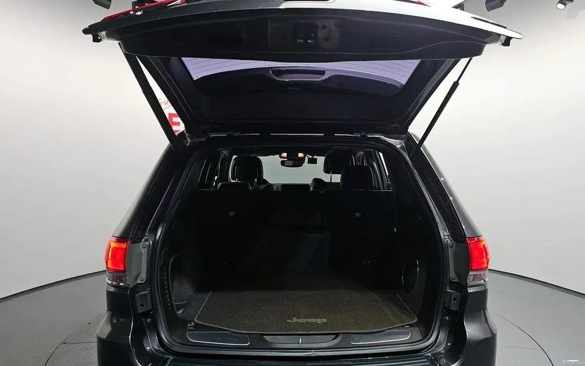 Jeep Grand cherokee 3.0 Diesel SUMMIT, снимка 14 - Автомобили и джипове - 54900956