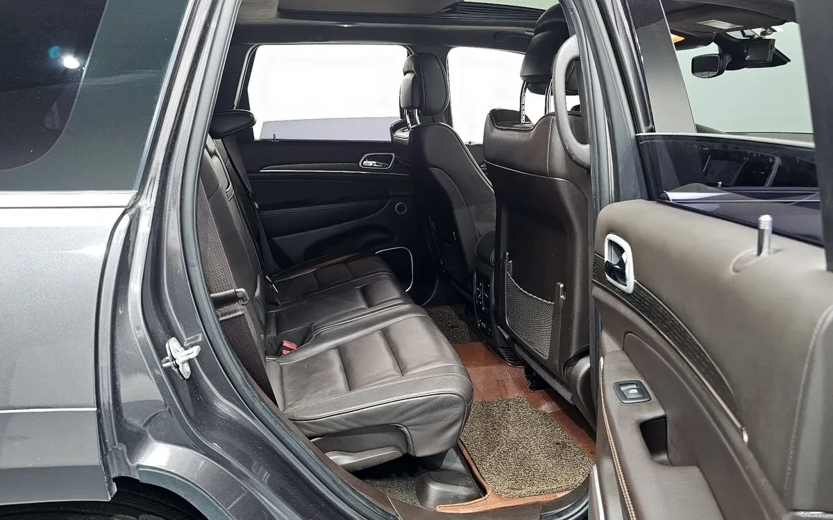 Jeep Grand cherokee 3.0 Diesel SUMMIT, снимка 11 - Автомобили и джипове - 54900956