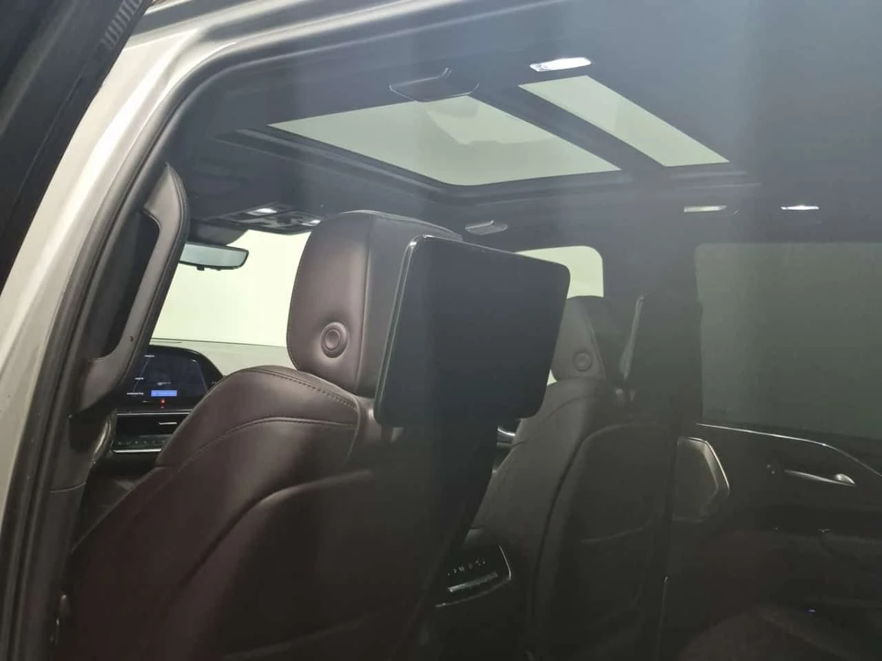 Cadillac Escalade 4WD SPORT PLATINUM * CARFAX * БЕЗ ПЪРВОНАЧАЛНА, снимка 14 - Автомобили и джипове - 55463914