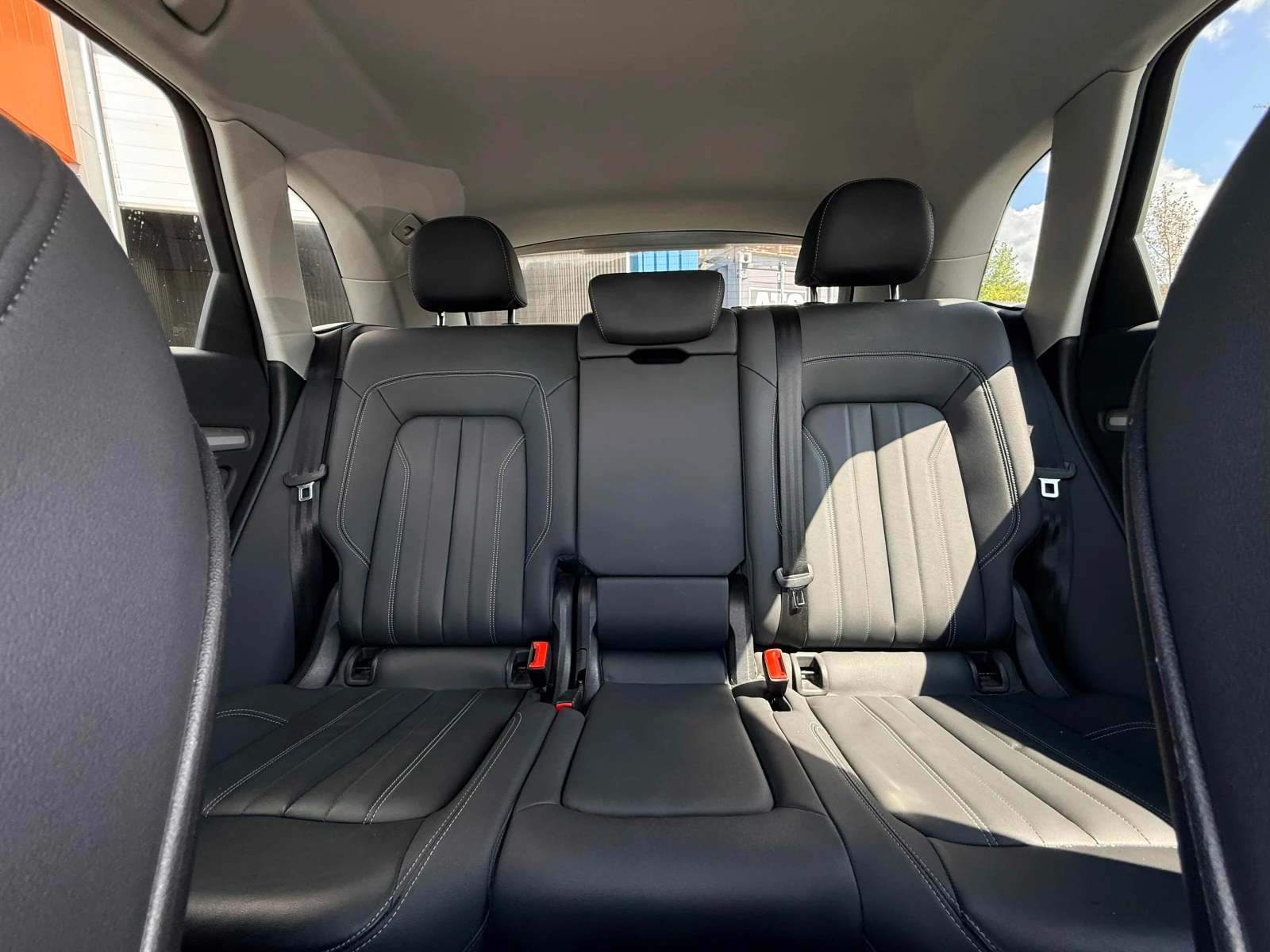 Audi Q5 Komfort / DISTRONIC / LED / CARFAX , снимка 12 - Автомобили и джипове - 55842523
