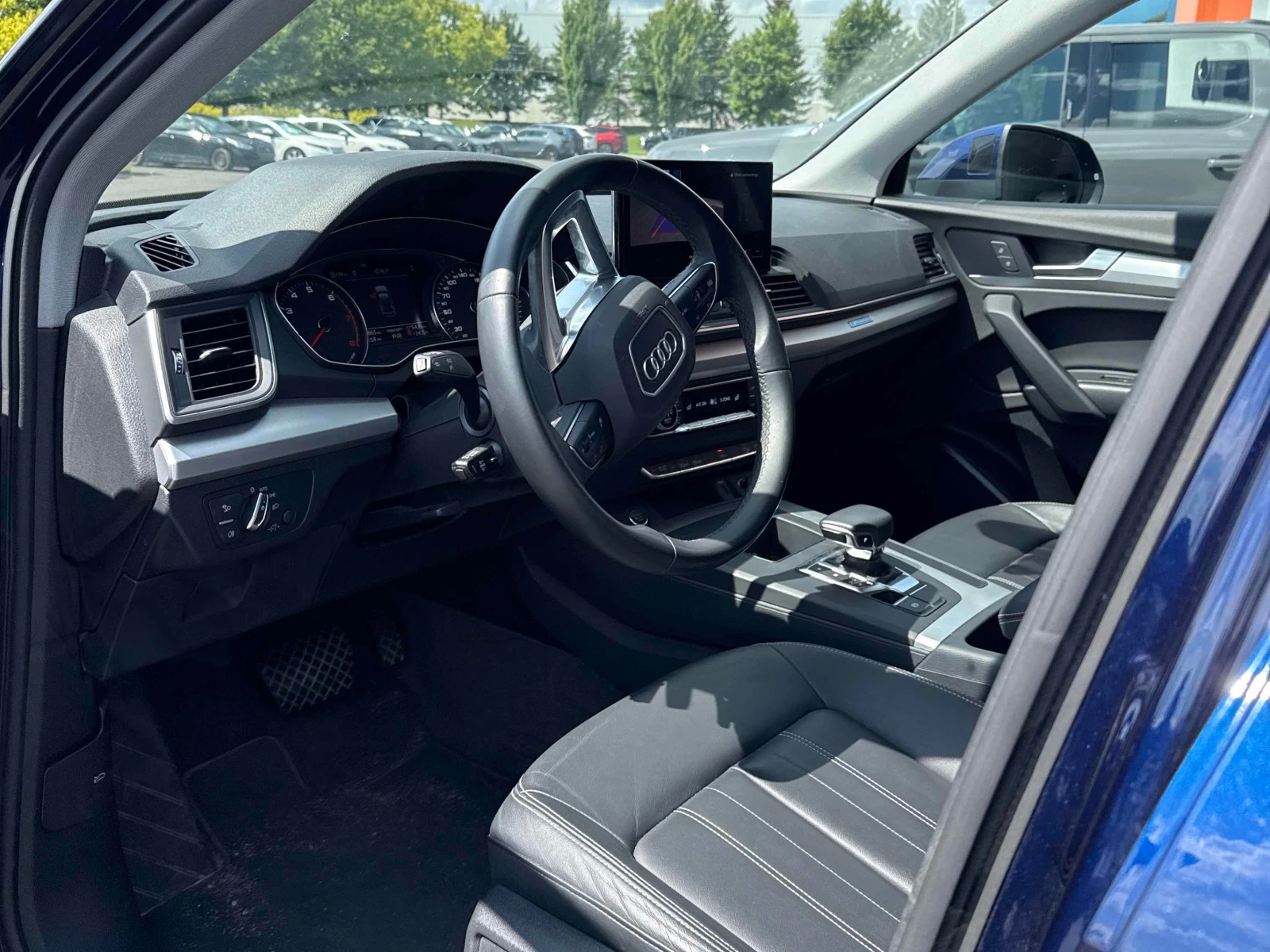 Audi Q5 Komfort / DISTRONIC / LED / CARFAX , снимка 17 - Автомобили и джипове - 55842523