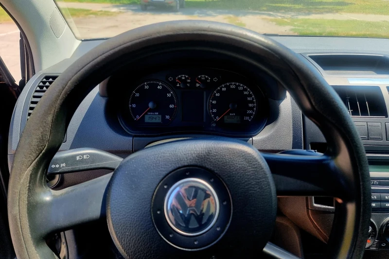 VW Polo 1.2 i, снимка 8 - Автомобили и джипове - 47710427