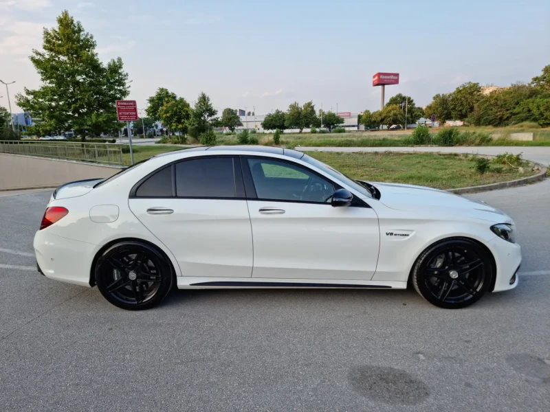 Mercedes-Benz C 63 AMG Burmester/Panorama/Night/Distronic, снимка 3 - Автомобили и джипове - 47910015