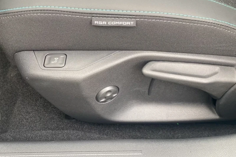 Peugeot 408 ALLURE/144HP/CAM/NAVI/LED/CPLAY/AMBI/364g, снимка 13 - Автомобили и джипове - 51824900