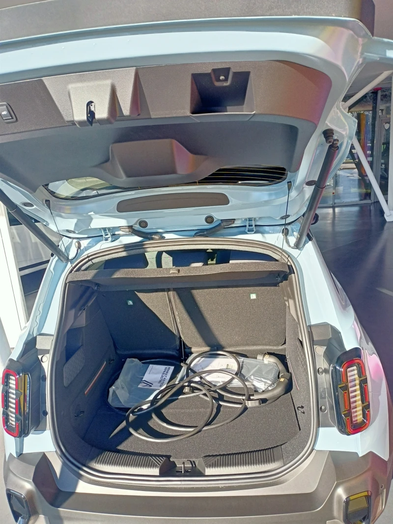 Renault 4 2999Евро за получаване, EV150 52kWh - Чисто нов!, снимка 4 - Автомобили и джипове - 53072900